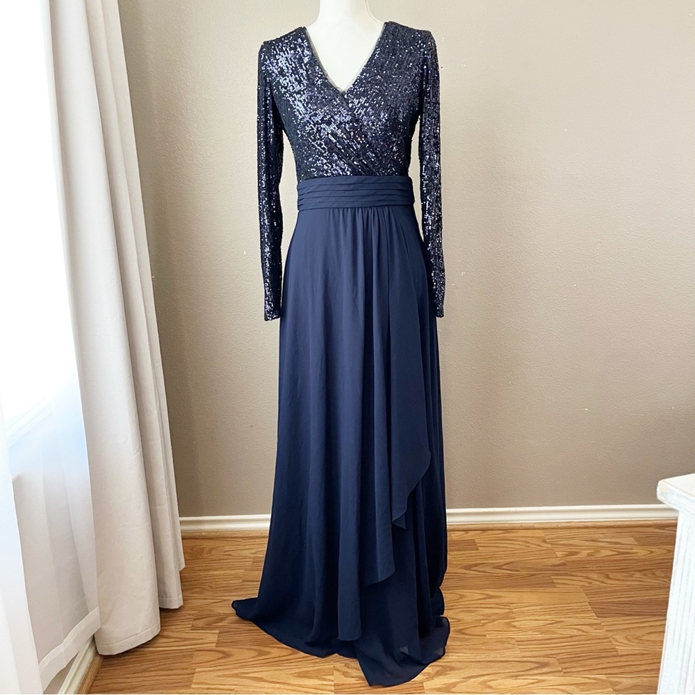 Xscape Navy Blue sequin Long Sleeve V-Neck Gown size 6